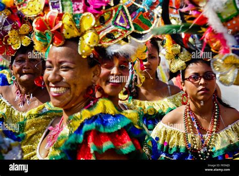  Zamba para un Carnaval: Uma Sinfonia Colombiana de Identidade e Rebeldia